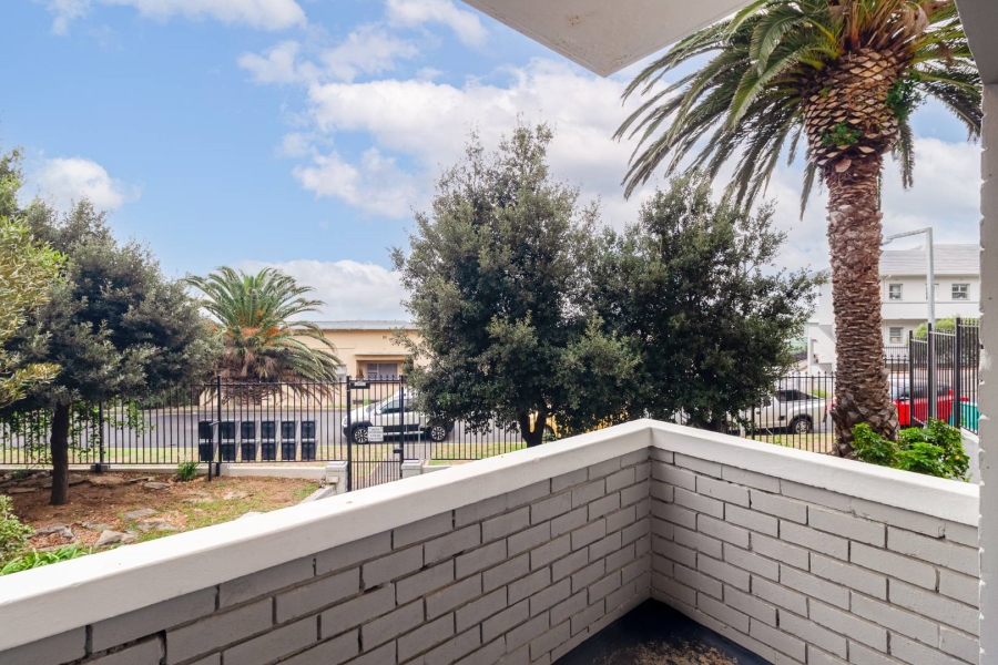 To Let 2 Bedroom Property for Rent in Vredehoek Western Cape
